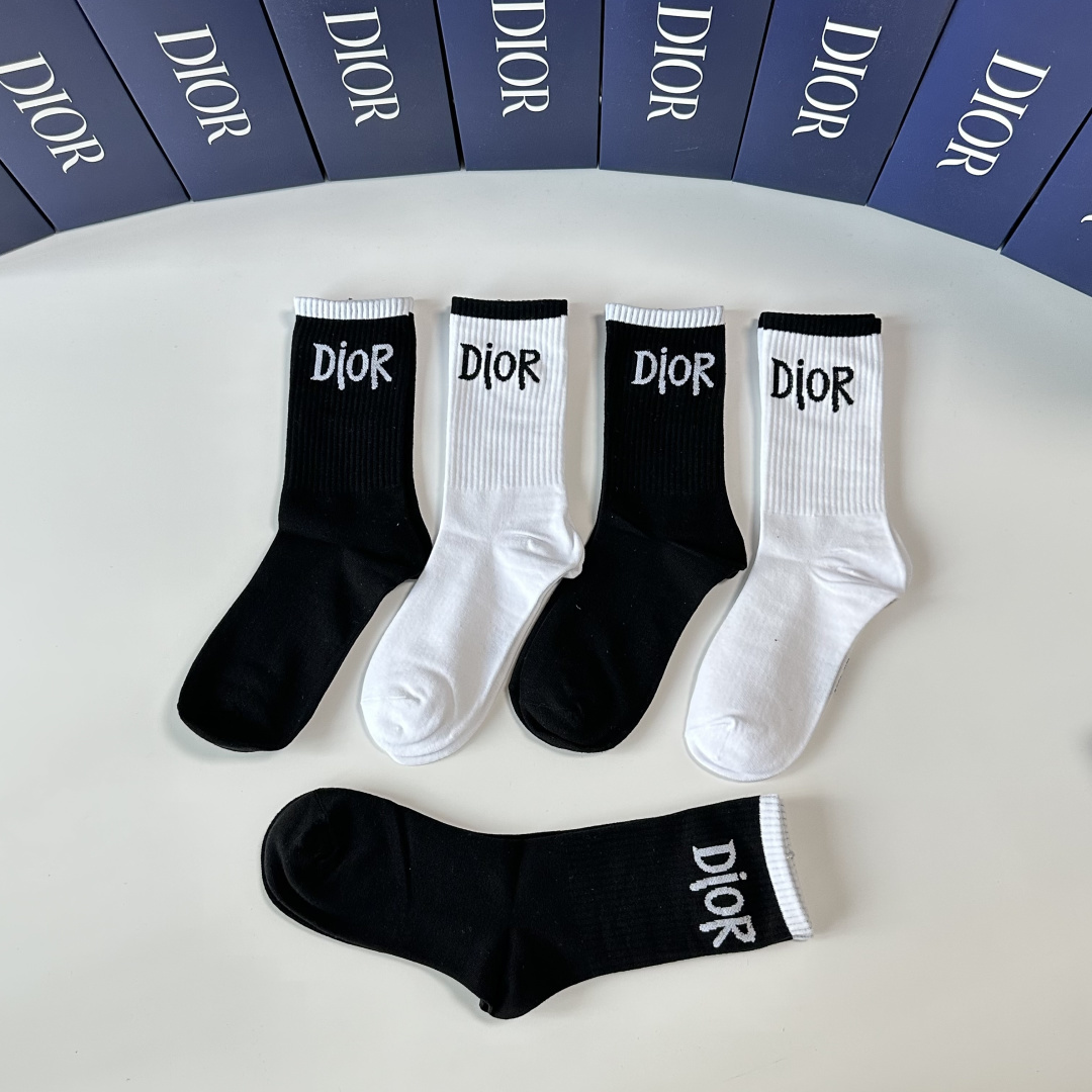 💛配专柜包装DIOR（迪奥）新款中长款堆堆袜袜子！一盒五双，专柜同步筒袜袜子，💛大牌出街，潮人必备🔥超好