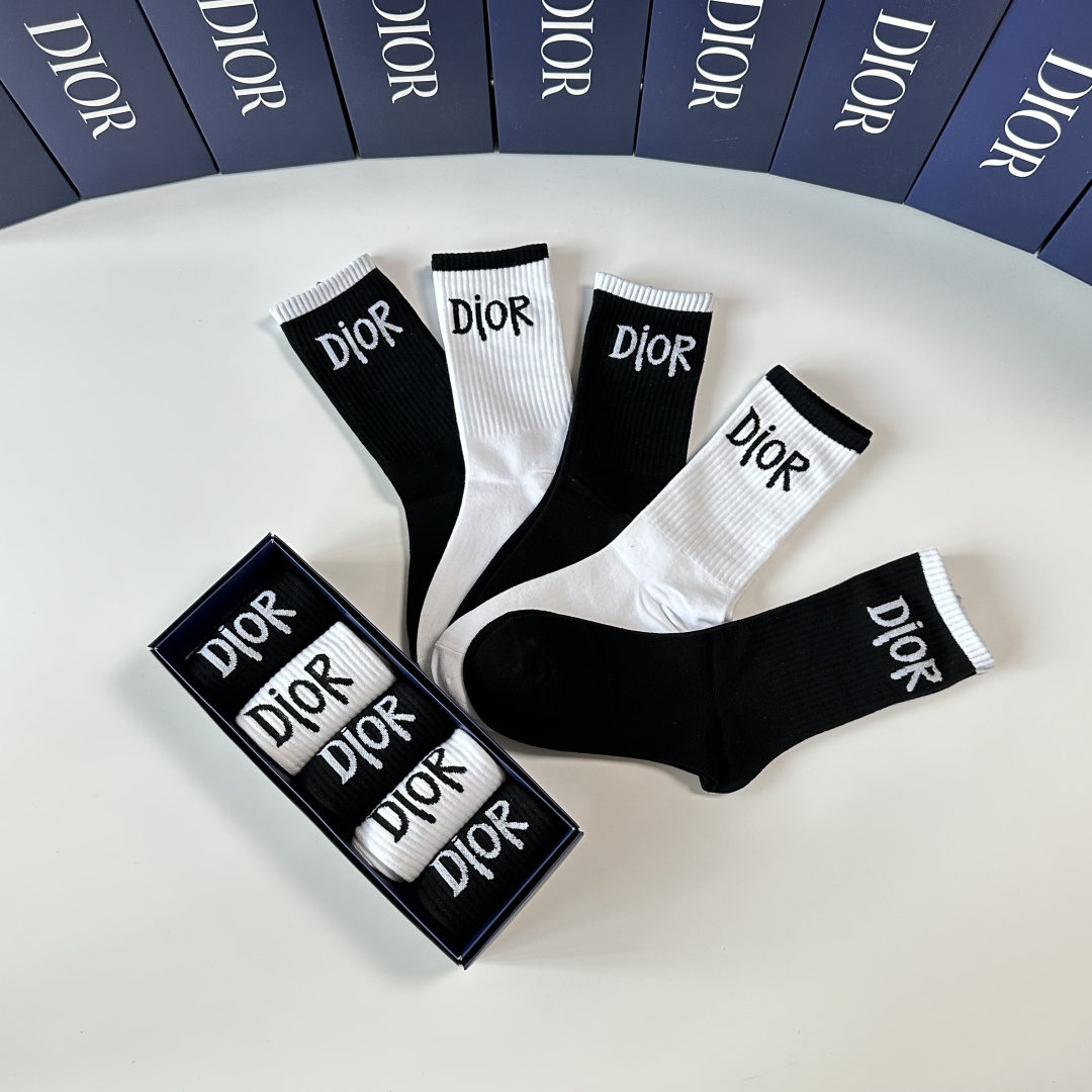 💛配专柜包装DIOR（迪奥）新款中长款堆堆袜袜子！一盒五双，专柜同步筒袜袜子，💛大牌出街，潮人必备🔥超好