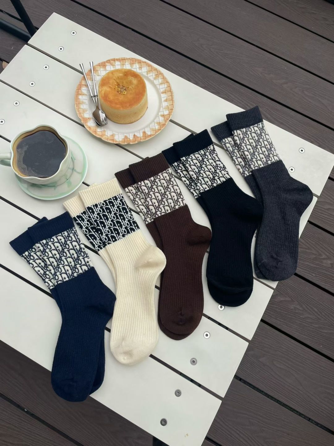 💛配专柜包装DIOR (迪奥) 新款羊绒中长款堆堆袜袜子！一盒五双，专柜同步筒袜袜子，💛大牌出街，潮人必