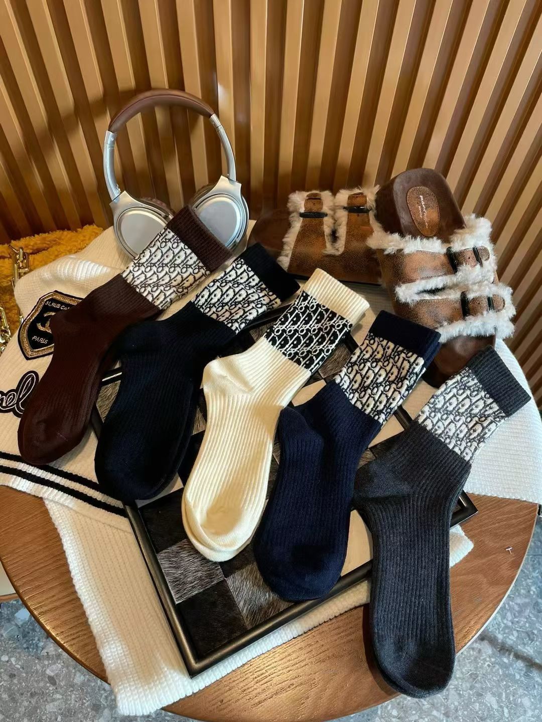 💛配专柜包装DIOR (迪奥) 新款羊绒中长款堆堆袜袜子！一盒五双，专柜同步筒袜袜子，💛大牌出街，潮人必