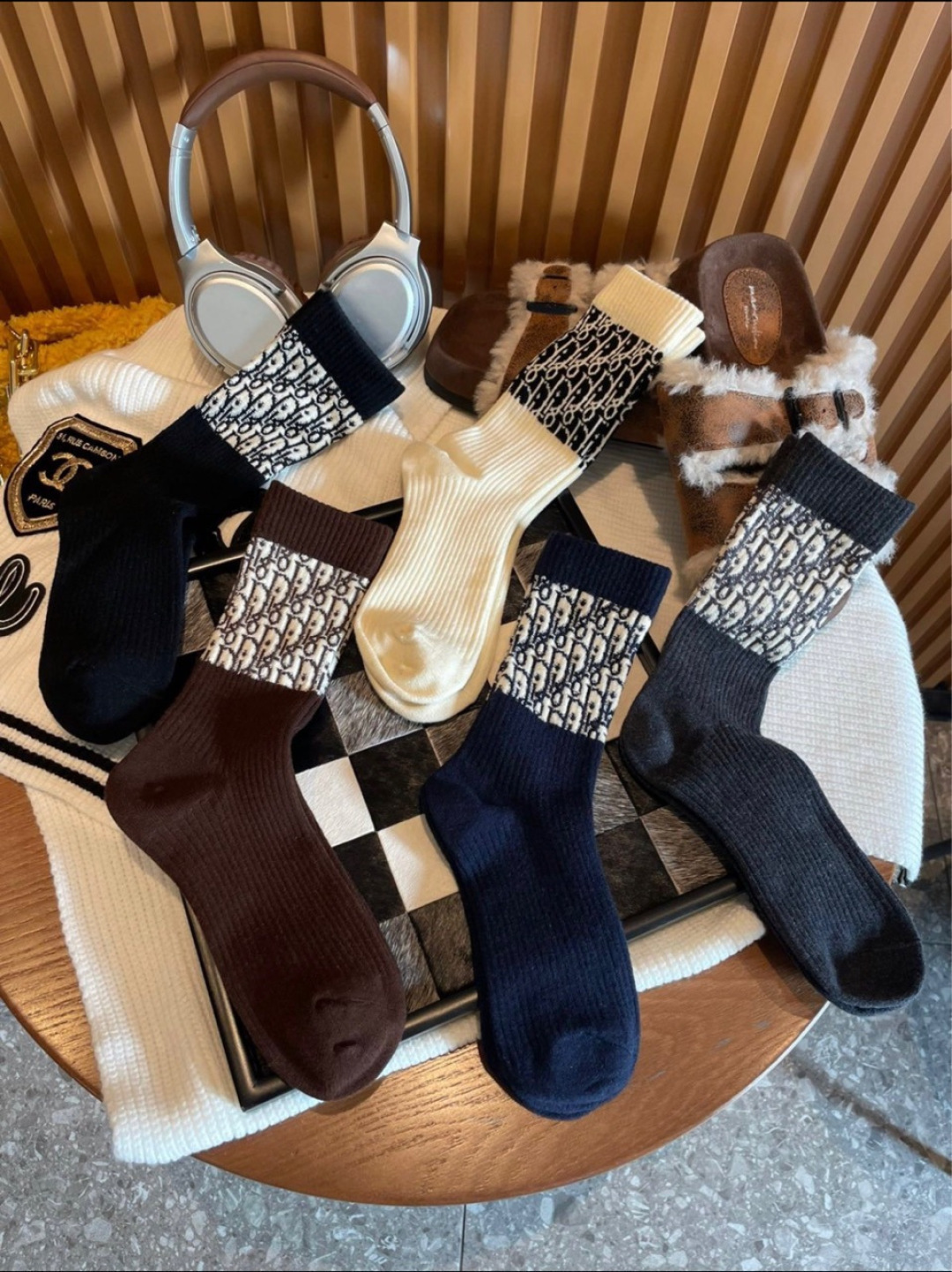 💛配专柜包装DIOR (迪奥) 新款羊绒中长款堆堆袜袜子！一盒五双，专柜同步筒袜袜子，💛大牌出街，潮人必