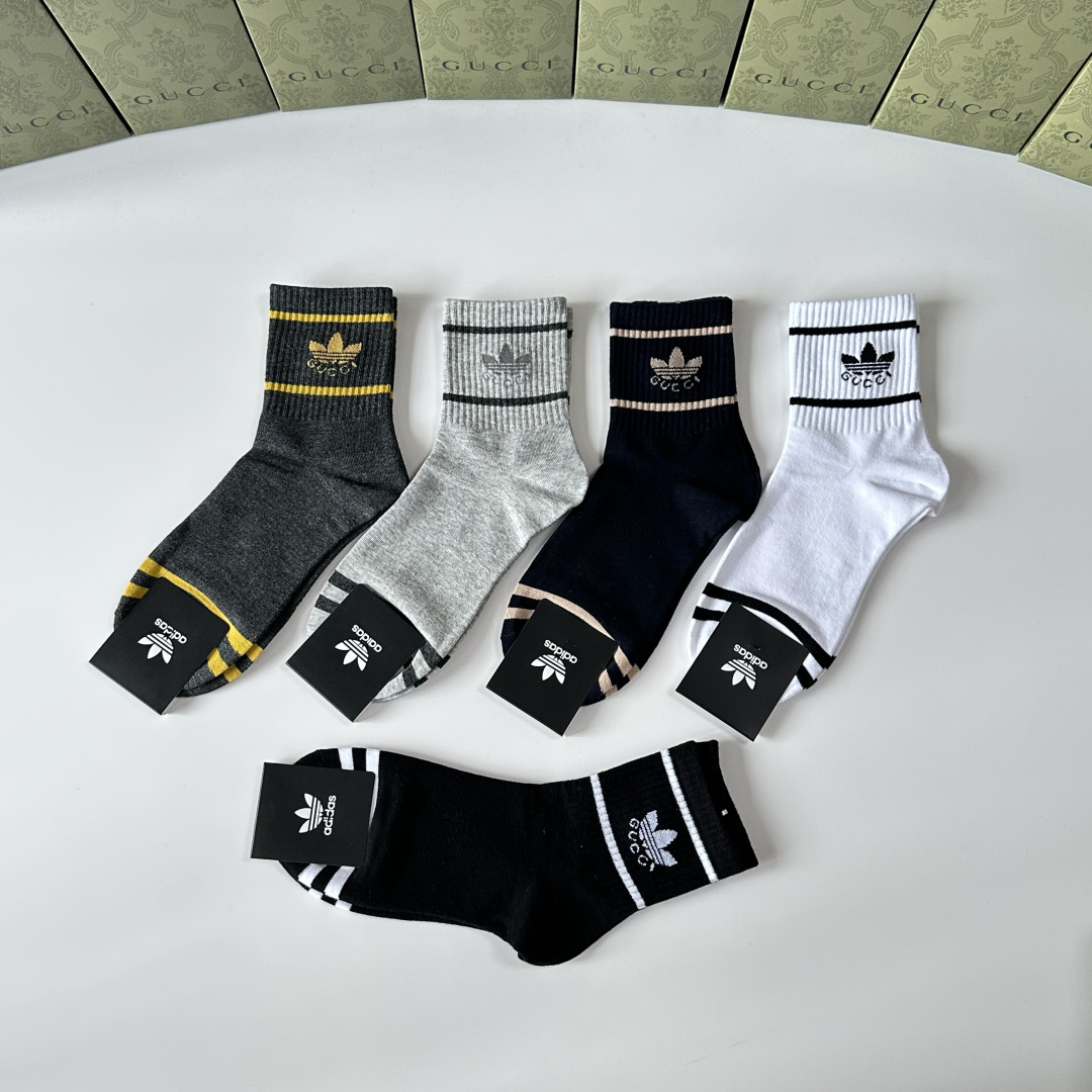💛配包装Gucci（古驰）新款中长款堆堆袜袜子！一盒五双， 专柜同步筒款袜子，💛大牌出街，潮人必备🔥超好