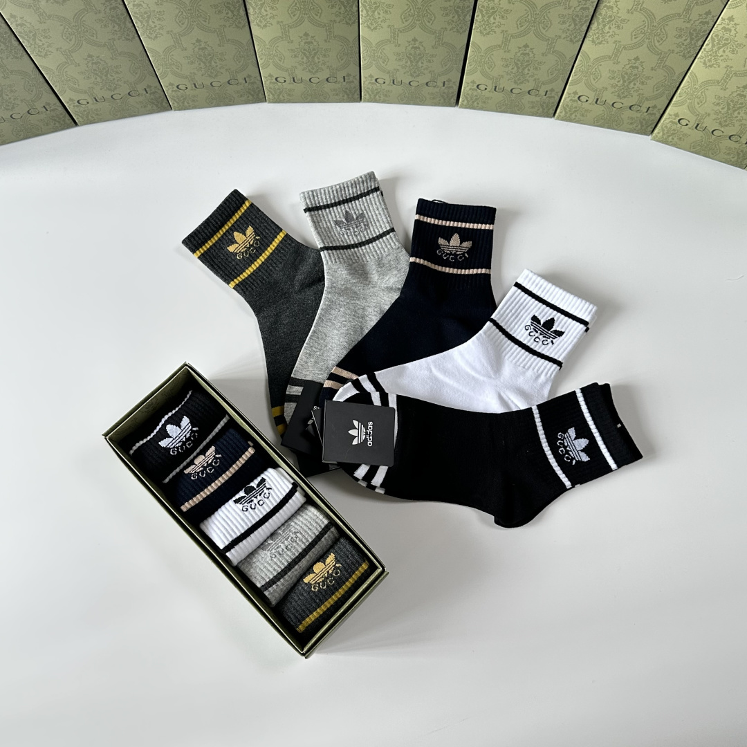 💛配包装Gucci（古驰）新款中长款堆堆袜袜子！一盒五双， 专柜同步筒款袜子，💛大牌出街，潮人必备🔥超好