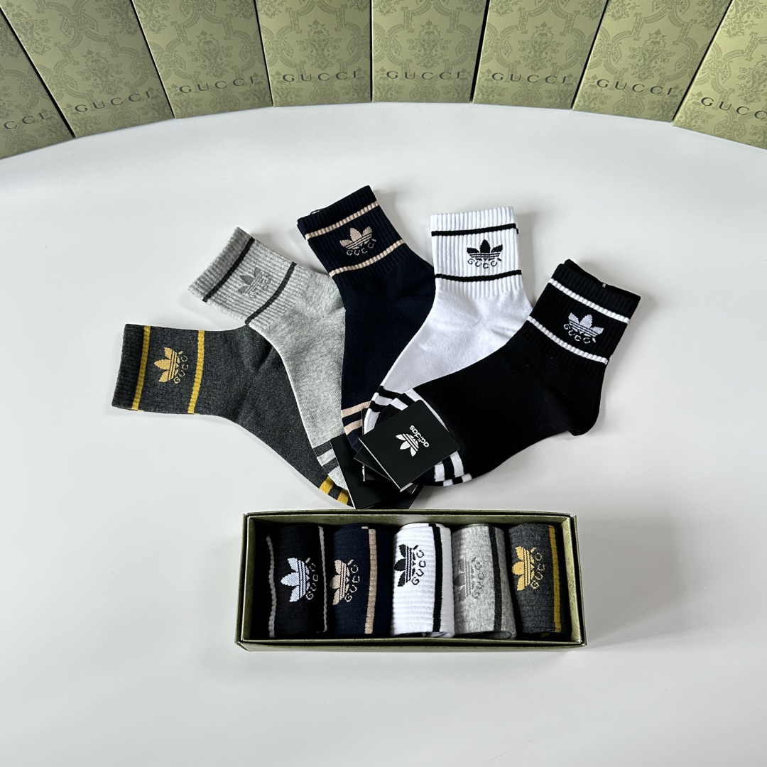💛配包装Gucci（古驰）新款中长款堆堆袜袜子！一盒五双， 专柜同步筒款袜子，💛大牌出街，潮人必备🔥超好