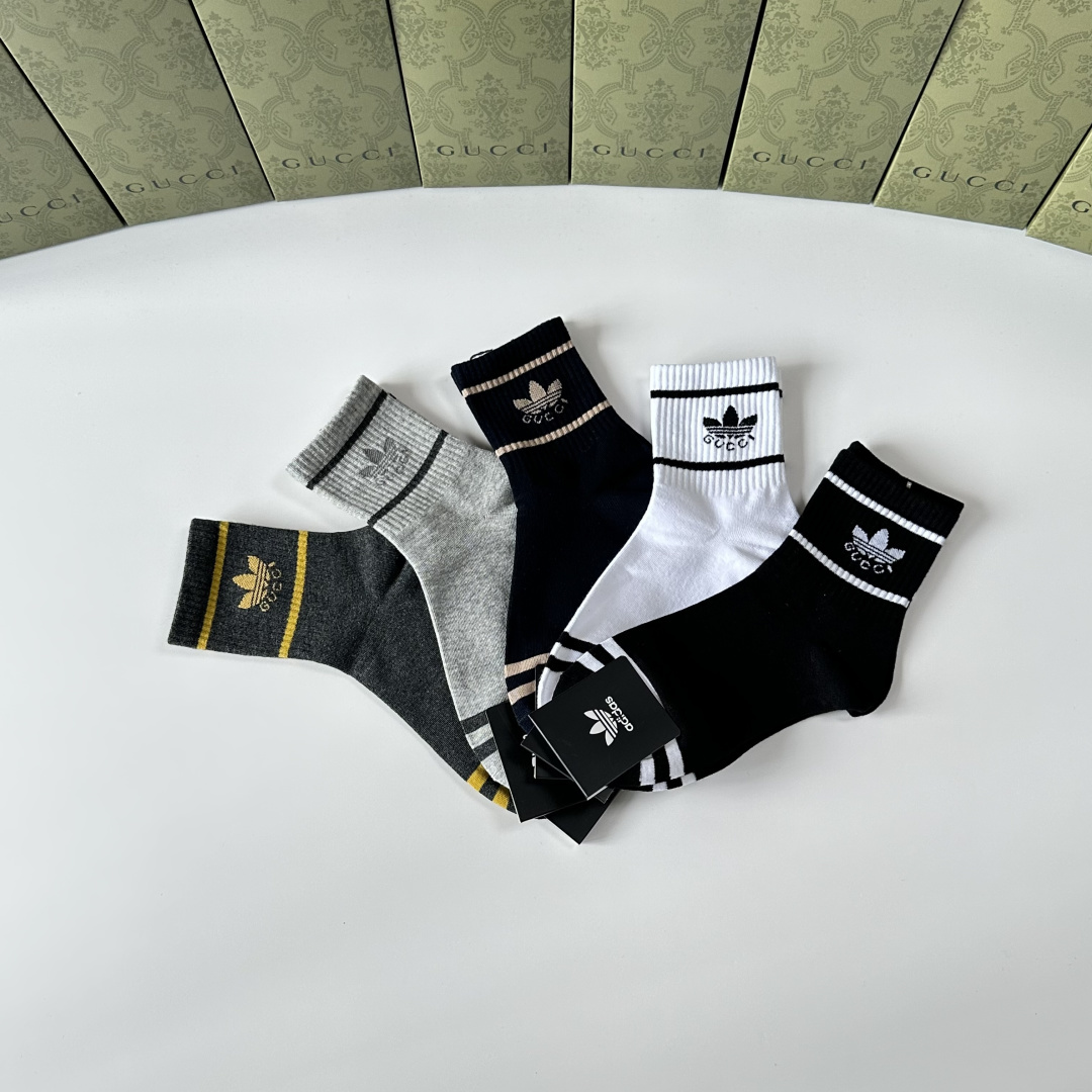 💛配包装Gucci（古驰）新款中长款堆堆袜袜子！一盒五双， 专柜同步筒款袜子，💛大牌出街，潮人必备🔥超好