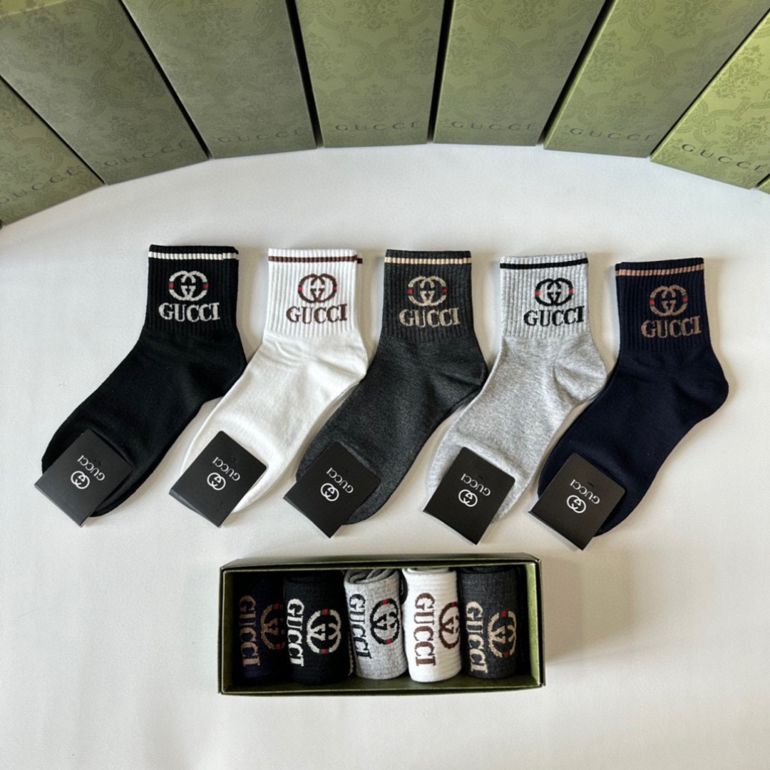 💛配包装Gucci（古驰）新款中长款堆堆袜袜子！一盒五双， 专柜同步筒款袜子，💛大牌出街，潮人必备🔥超好