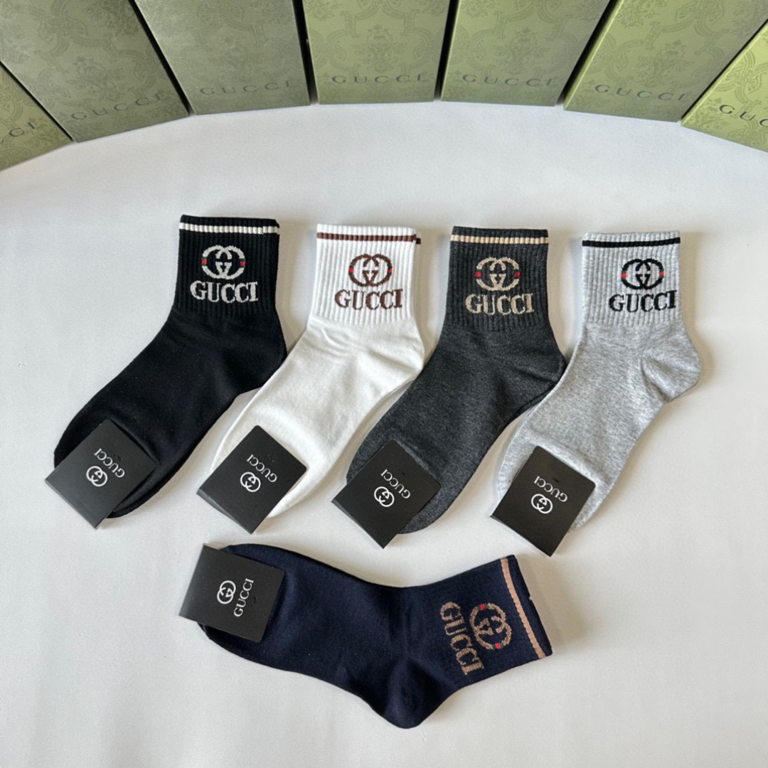 💛配包装Gucci（古驰）新款中长款堆堆袜袜子！一盒五双， 专柜同步筒款袜子，💛大牌出街，潮人必备🔥超好