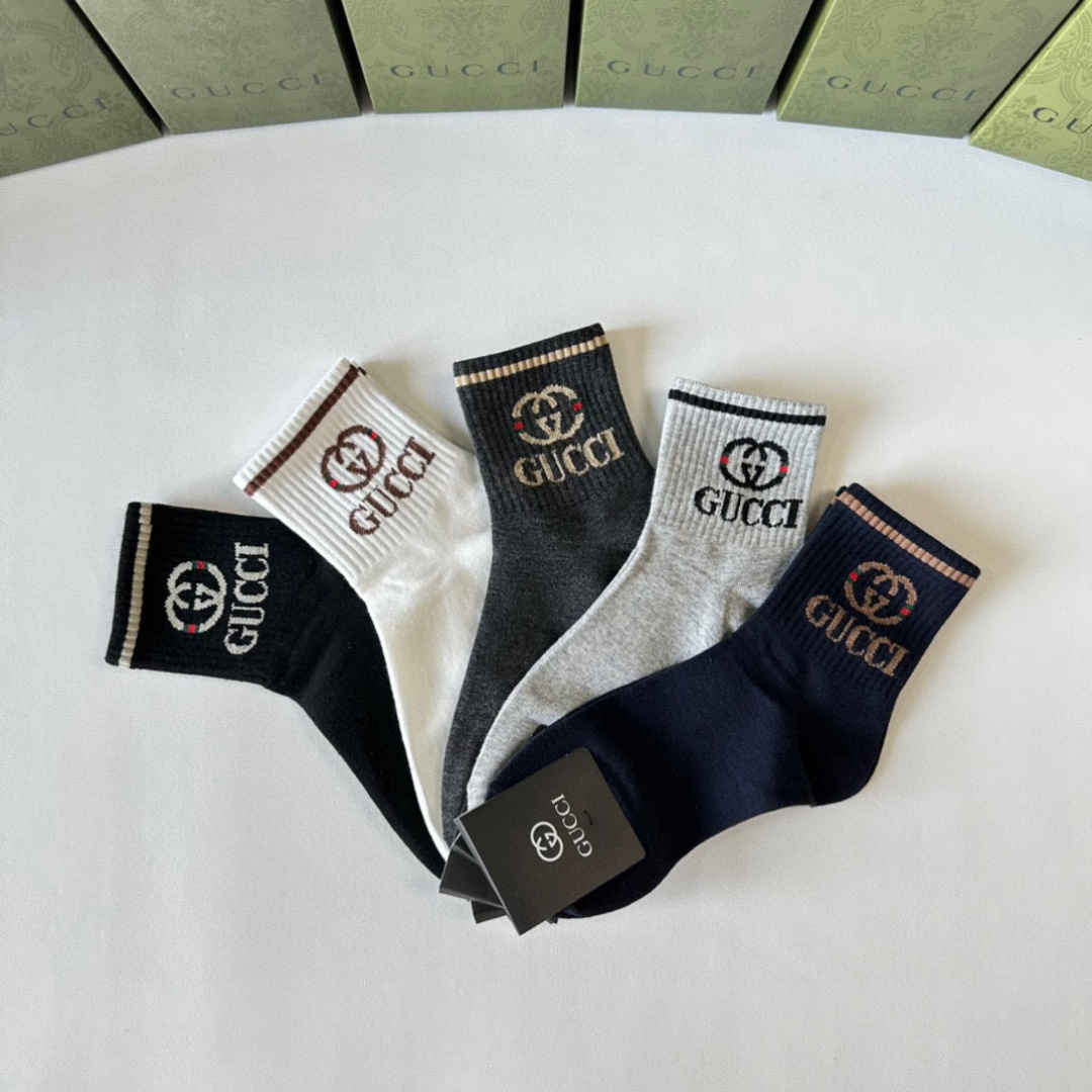 💛配包装Gucci（古驰）新款中长款堆堆袜袜子！一盒五双， 专柜同步筒款袜子，💛大牌出街，潮人必备🔥超好
