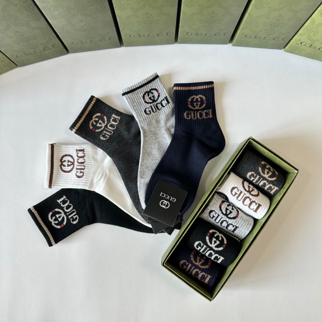 💛配包装Gucci（古驰）新款中长款堆堆袜袜子！一盒五双， 专柜同步筒款袜子，💛大牌出街，潮人必备🔥超好