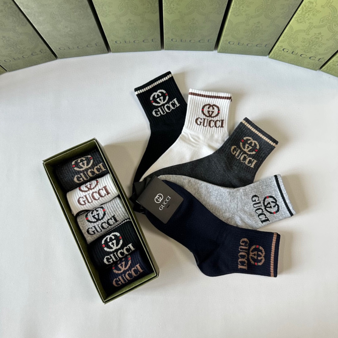 💛配包装Gucci（古驰）新款中长款堆堆袜袜子！一盒五双， 专柜同步筒款袜子，💛大牌出街，潮人必备🔥超好
