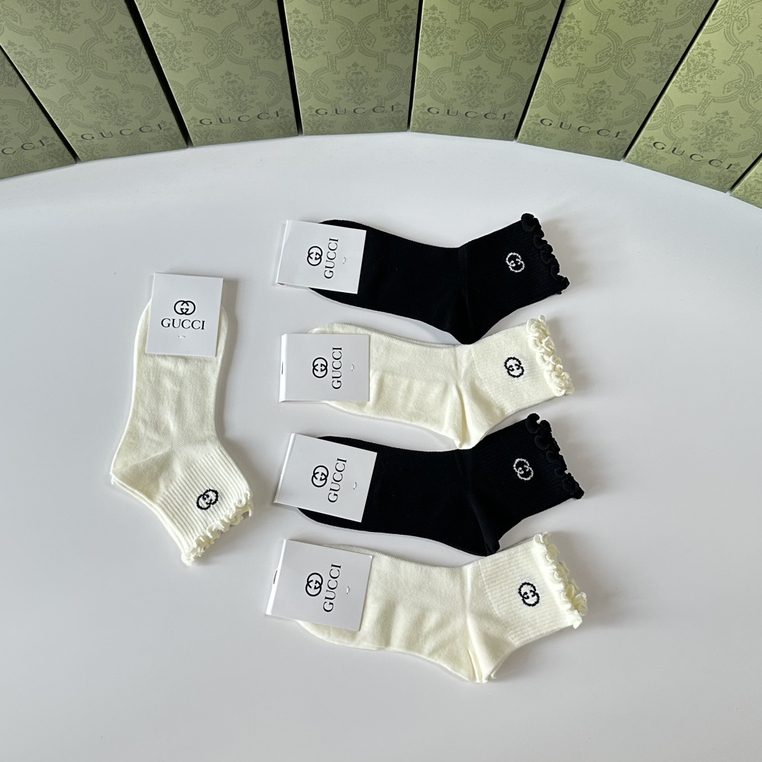💛配专柜包装Gucci（古驰）新款中长款堆堆袜袜子！一盒五双，专柜同步筒袜袜子，💛大牌出街，潮人必备🔥超