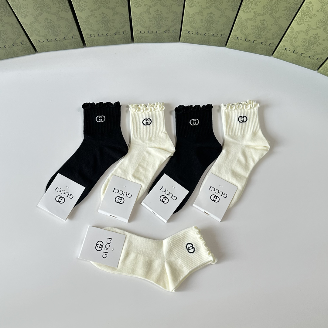 💛配专柜包装Gucci（古驰）新款中长款堆堆袜袜子！一盒五双，专柜同步筒袜袜子，💛大牌出街，潮人必备🔥超