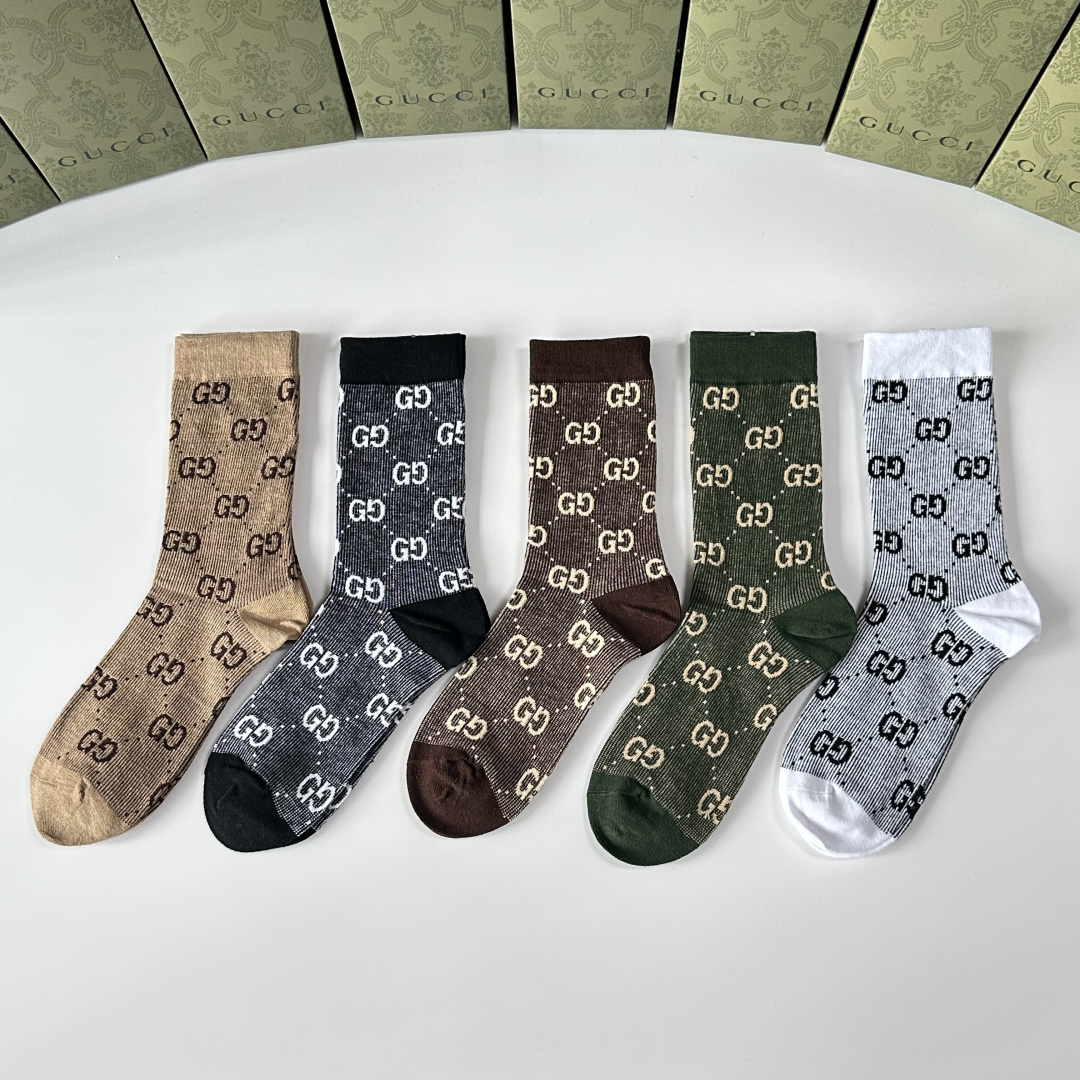 NO:640606,Specially equipped with counter packaging Gucci's new double-needle mid-length pile socks!  Five pairs in a box, counter-synchronized tube socks, big brands out on the street, a must-have for fashionistas, super easy to match. Socks, stockings, socks, gucci, gucci, socks19860909特 配专柜包装 Gucci（古驰）新款双针中长款堆堆袜袜子！一盒五双,专柜同步筒袜袜子,大牌出街,潮人必备超好搭.袜子,丝袜,袜子,gucci,gucci,socks,accessory