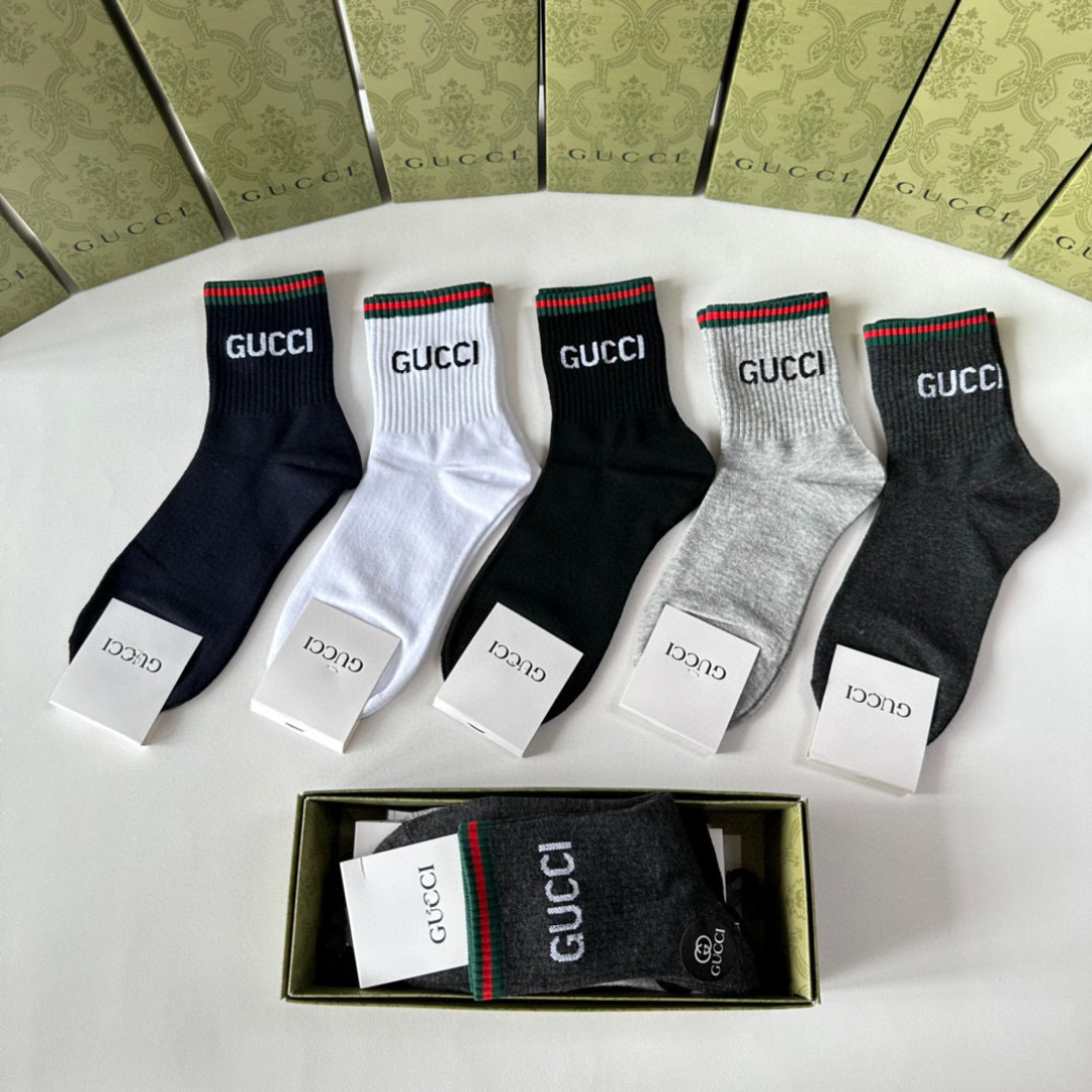 💛配专柜包装Gucci（古驰）新款中长筒堆堆袜袜子！一盒五双，专柜同步筒袜袜子，💛大牌出街，潮人必备🔥超