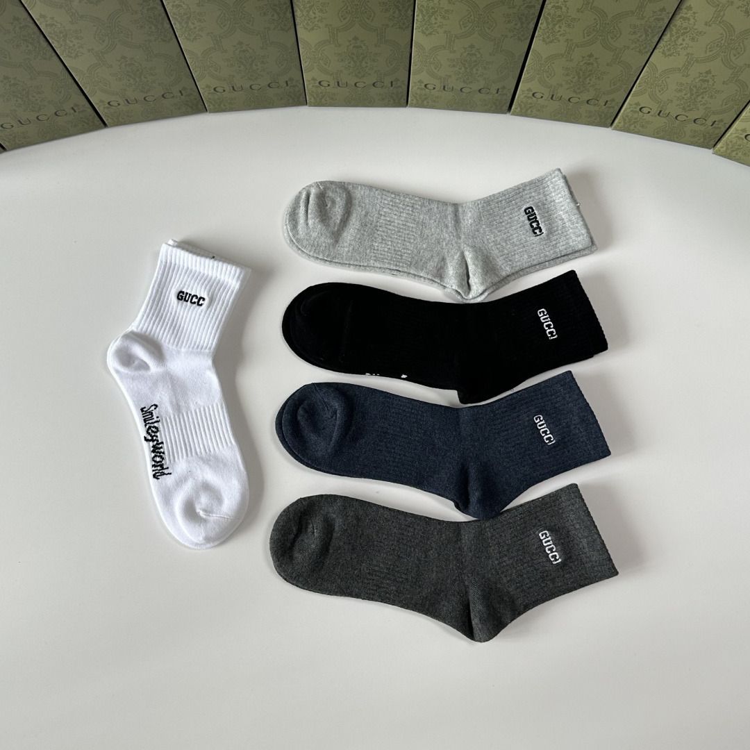 💛配包装Gucci（古驰）新款刺绣中长款堆堆袜袜子！一盒五双， 专柜同步筒款袜子，💛大牌出街，潮人必备🔥