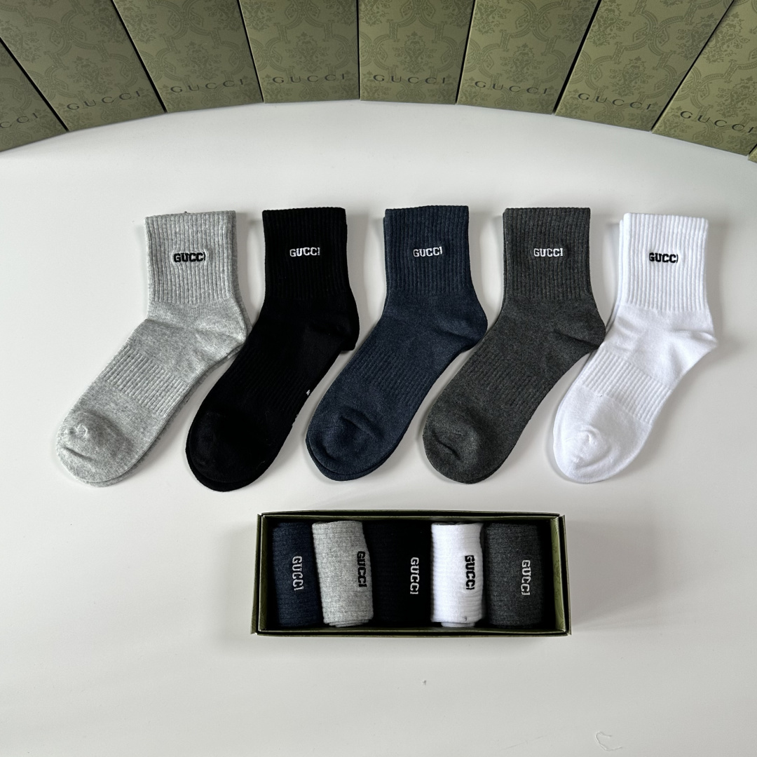 💛配包装Gucci（古驰）新款刺绣中长款堆堆袜袜子！一盒五双， 专柜同步筒款袜子，💛大牌出街，潮人必备🔥