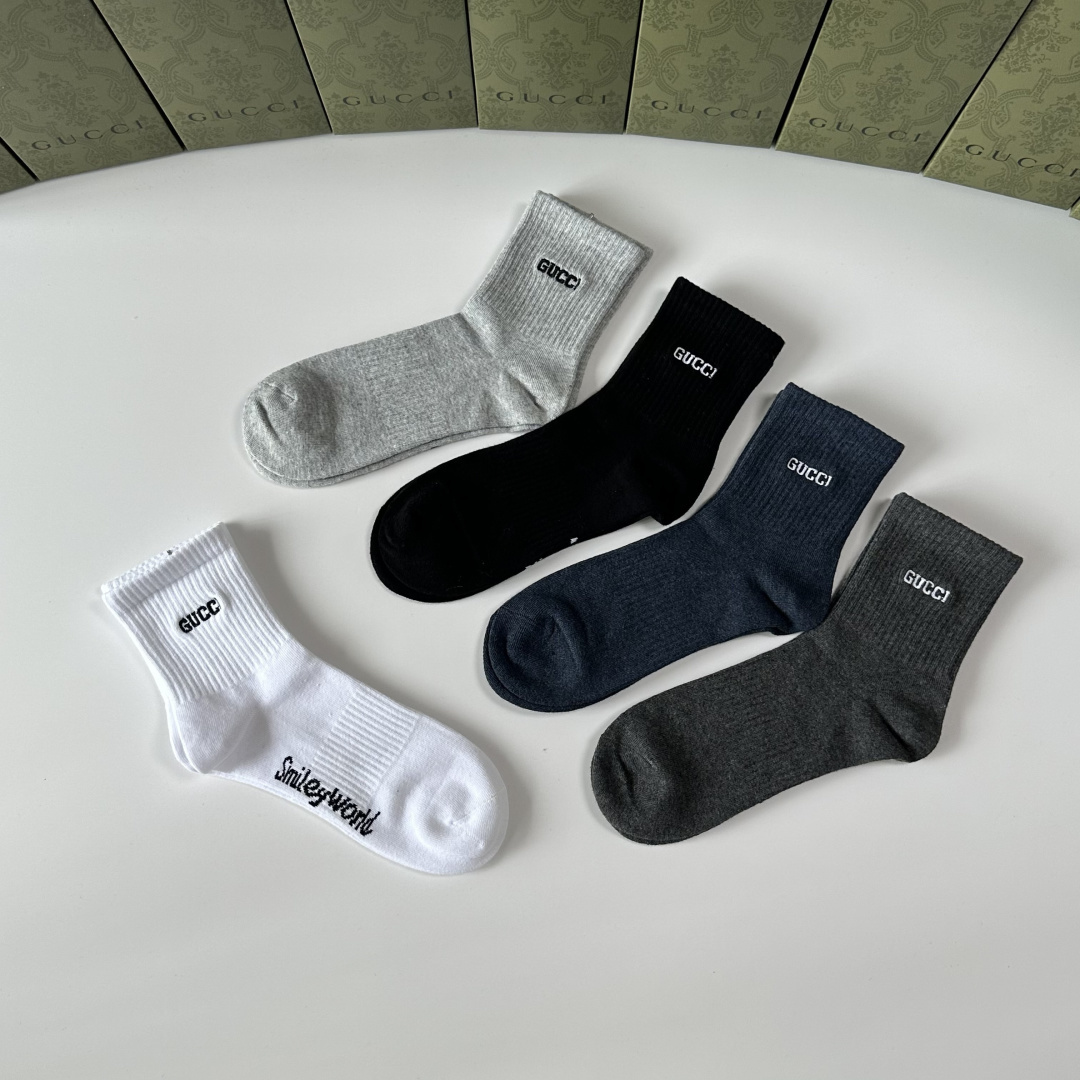 💛配包装Gucci（古驰）新款刺绣中长款堆堆袜袜子！一盒五双， 专柜同步筒款袜子，💛大牌出街，潮人必备🔥