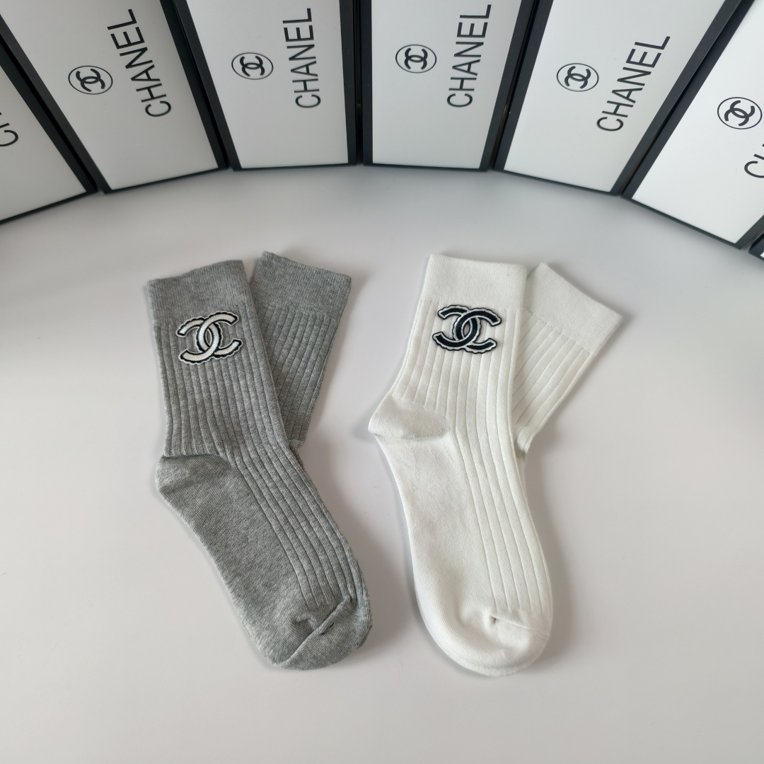 💛配专柜包装Chanel（香奈儿）新款羊绒堆堆袜袜子！一盒两双，专柜同步款袜子，💛大牌出街，潮人必备🔥超