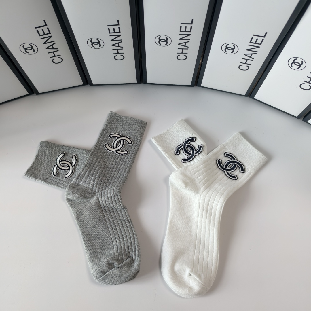 💛配专柜包装Chanel（香奈儿）新款羊绒堆堆袜袜子！一盒两双，专柜同步款袜子，💛大牌出街，潮人必备🔥超