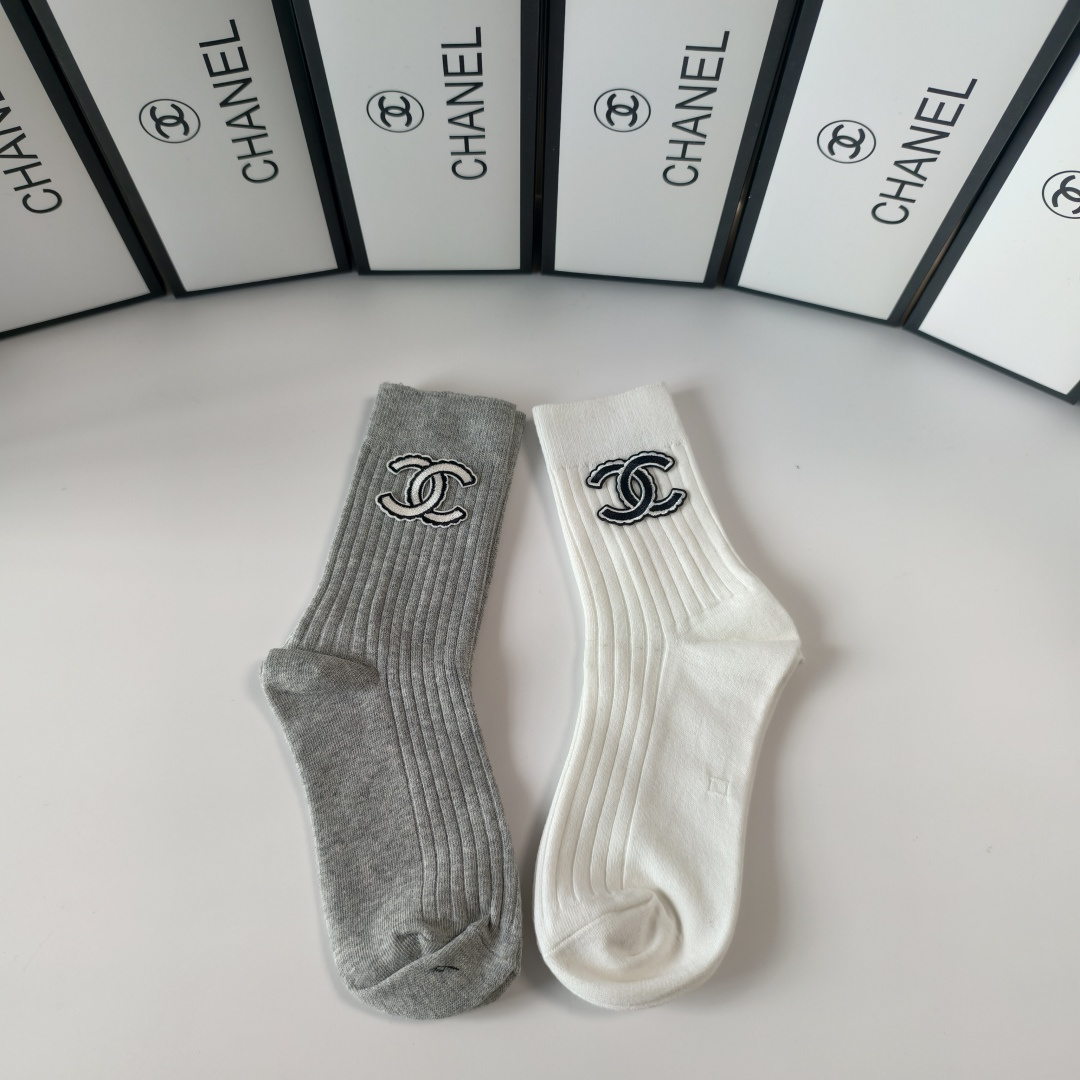 💛配专柜包装Chanel（香奈儿）新款羊绒堆堆袜袜子！一盒两双，专柜同步款袜子，💛大牌出街，潮人必备🔥超