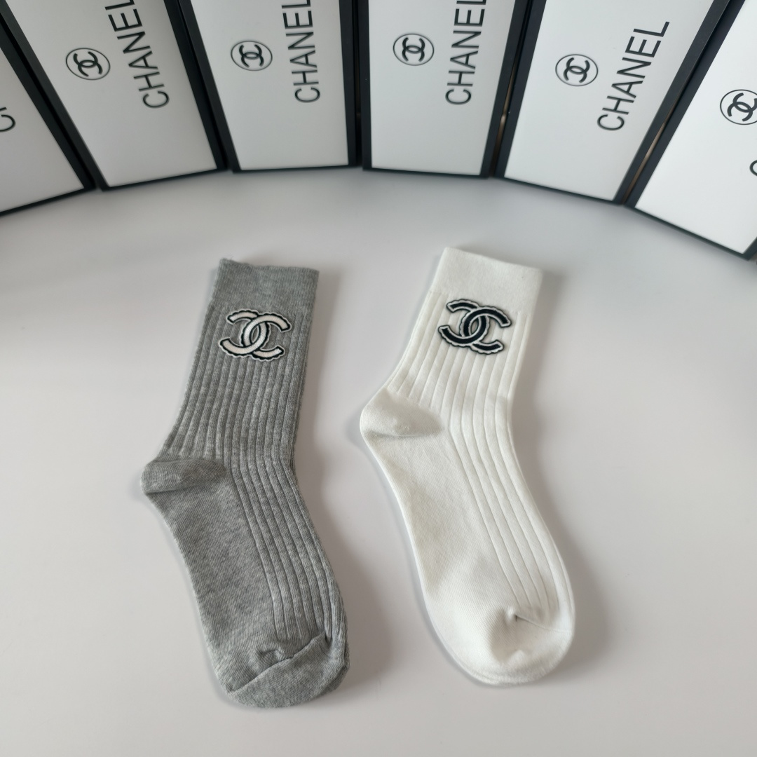 💛配专柜包装Chanel（香奈儿）新款羊绒堆堆袜袜子！一盒两双，专柜同步款袜子，💛大牌出街，潮人必备🔥超