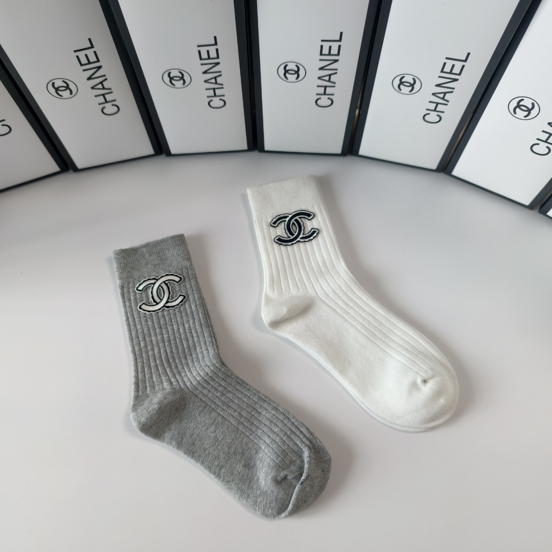 💛配专柜包装Chanel（香奈儿）新款羊绒堆堆袜袜子！一盒两双，专柜同步款袜子，💛大牌出街，潮人必备🔥超