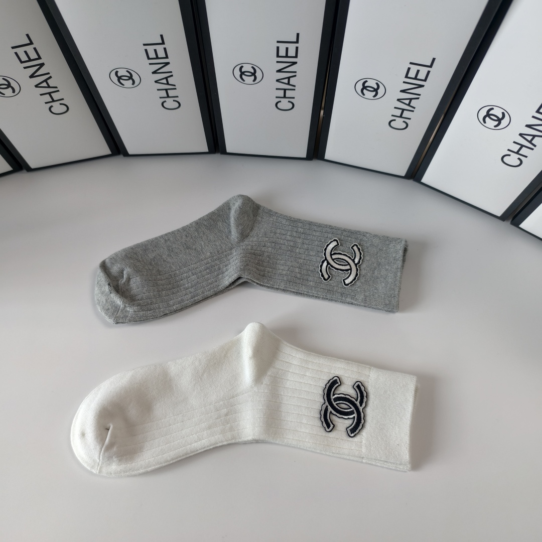 💛配专柜包装Chanel（香奈儿）新款羊绒堆堆袜袜子！一盒两双，专柜同步款袜子，💛大牌出街，潮人必备🔥超