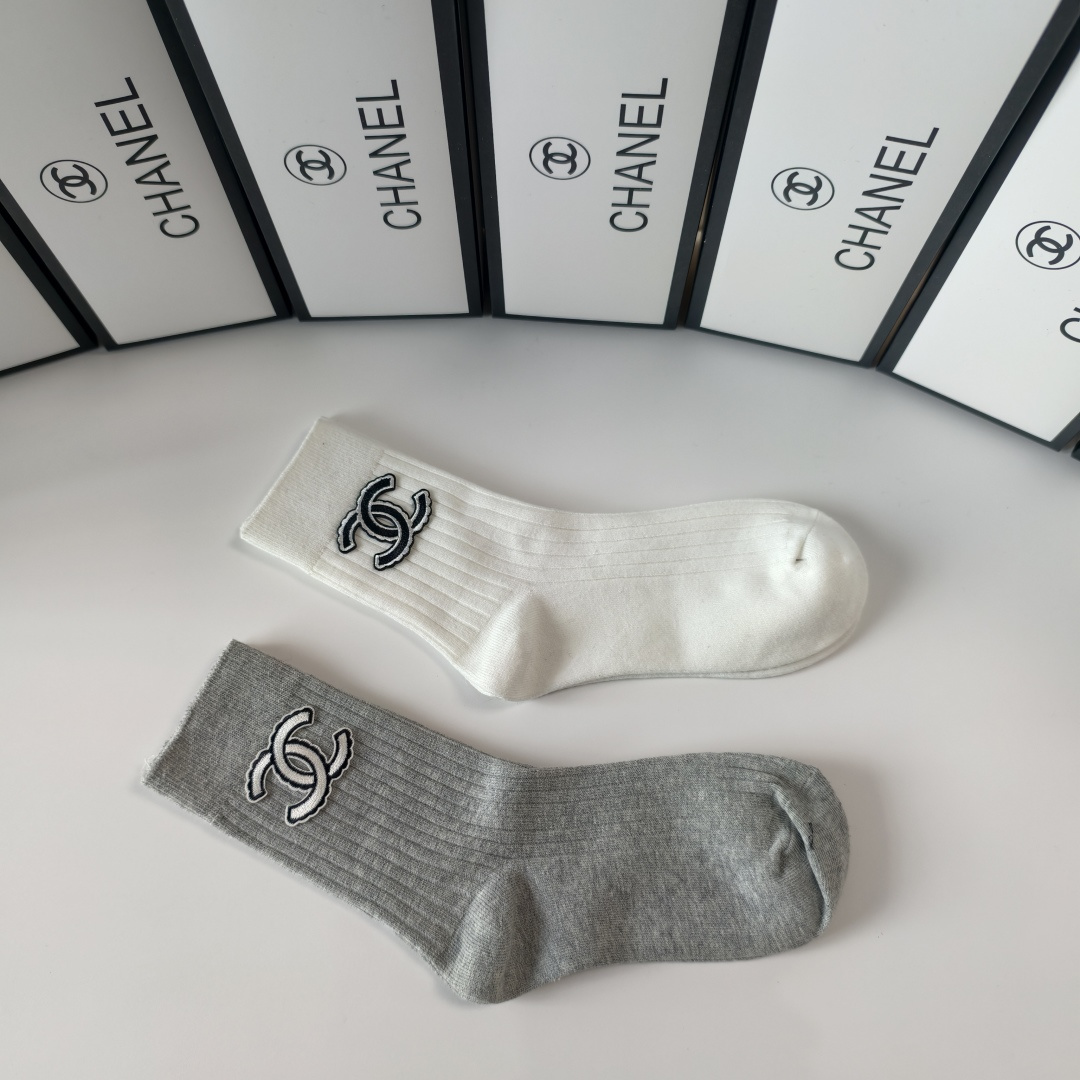 💛配专柜包装Chanel（香奈儿）新款羊绒堆堆袜袜子！一盒两双，专柜同步款袜子，💛大牌出街，潮人必备🔥超