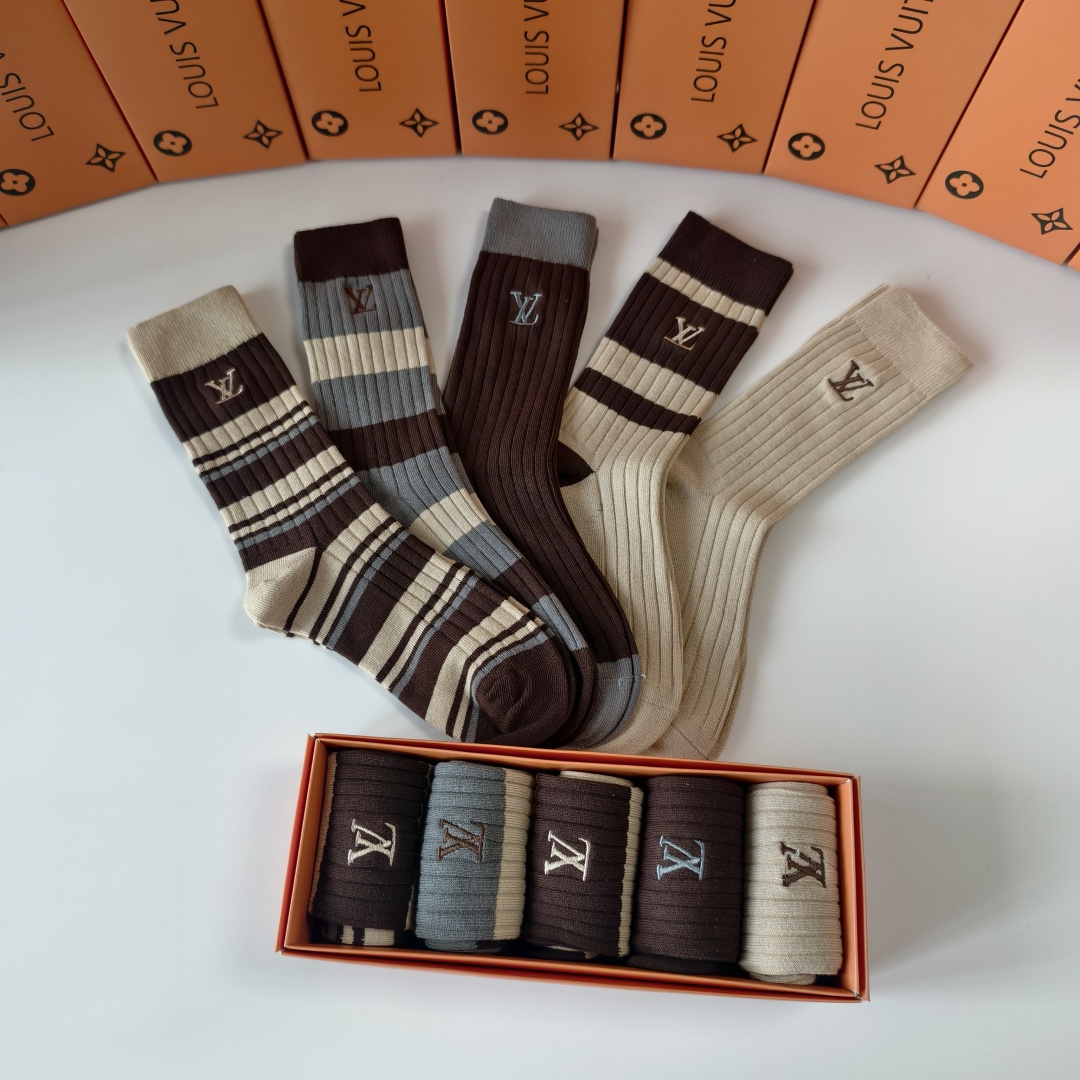 💛配专柜包装LV（路易威登）新款双针刺绣中长款堆堆袜袜子！一盒五双，专柜同步筒袜袜子，💛大牌出街，潮人必