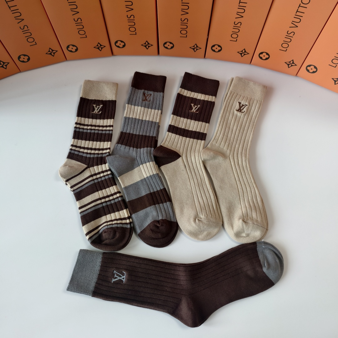 💛配专柜包装LV（路易威登）新款双针刺绣中长款堆堆袜袜子！一盒五双，专柜同步筒袜袜子，💛大牌出街，潮人必