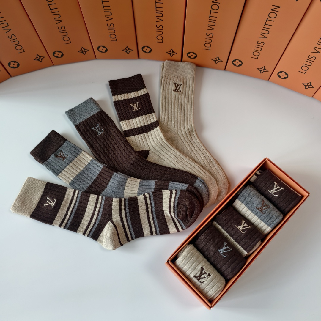 💛配专柜包装LV（路易威登）新款双针刺绣中长款堆堆袜袜子！一盒五双，专柜同步筒袜袜子，💛大牌出街，潮人必
