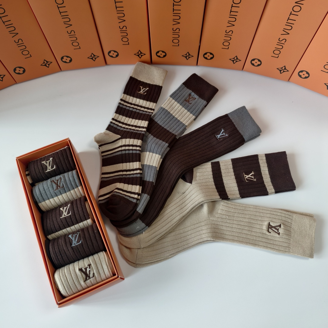 💛配专柜包装LV（路易威登）新款双针刺绣中长款堆堆袜袜子！一盒五双，专柜同步筒袜袜子，💛大牌出街，潮人必