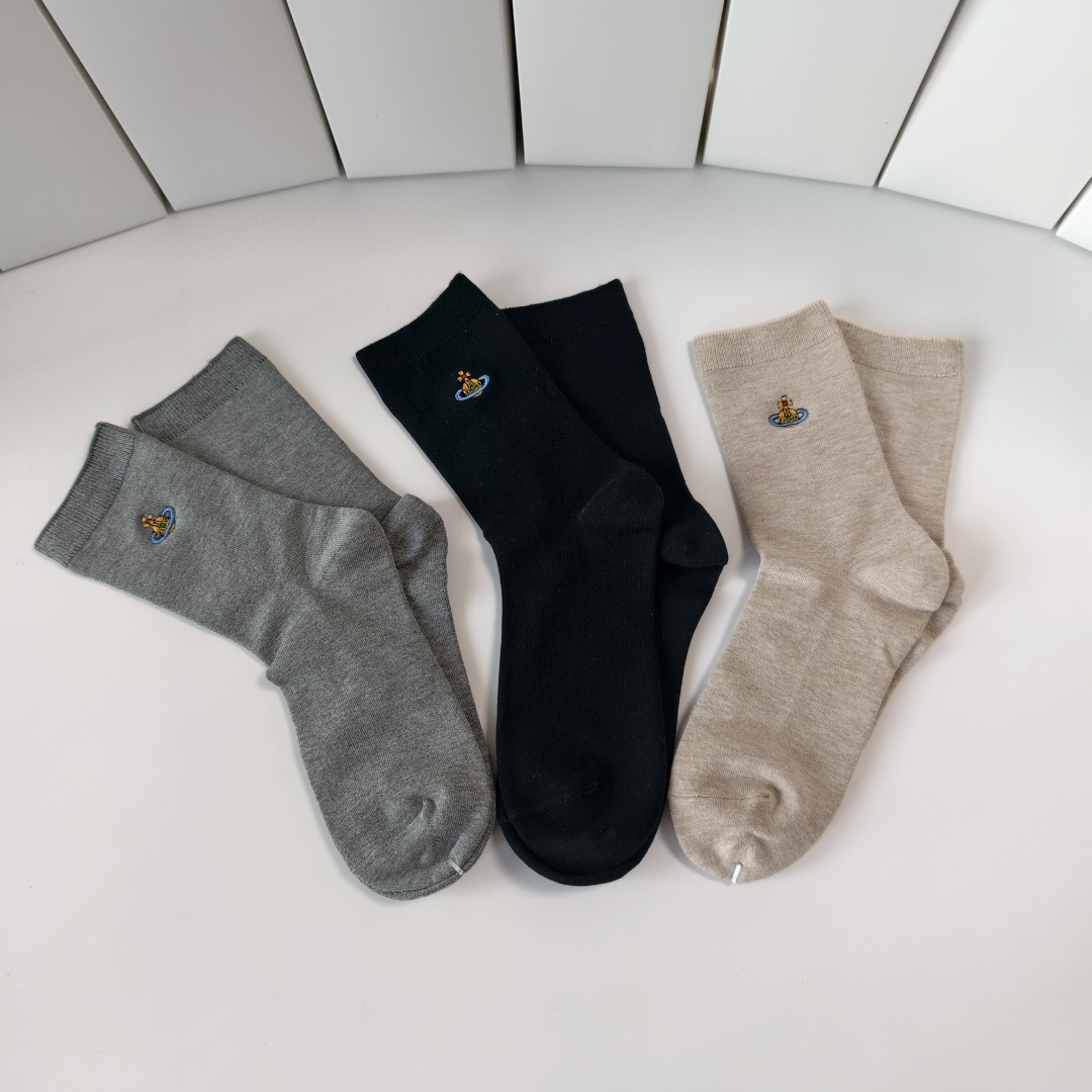 💛配包装西太后 新款刺绣经典中筒款堆堆袜袜子！一盒三双， 专柜同步筒袜袜子，💛大牌出街，潮人必备🔥超好搭