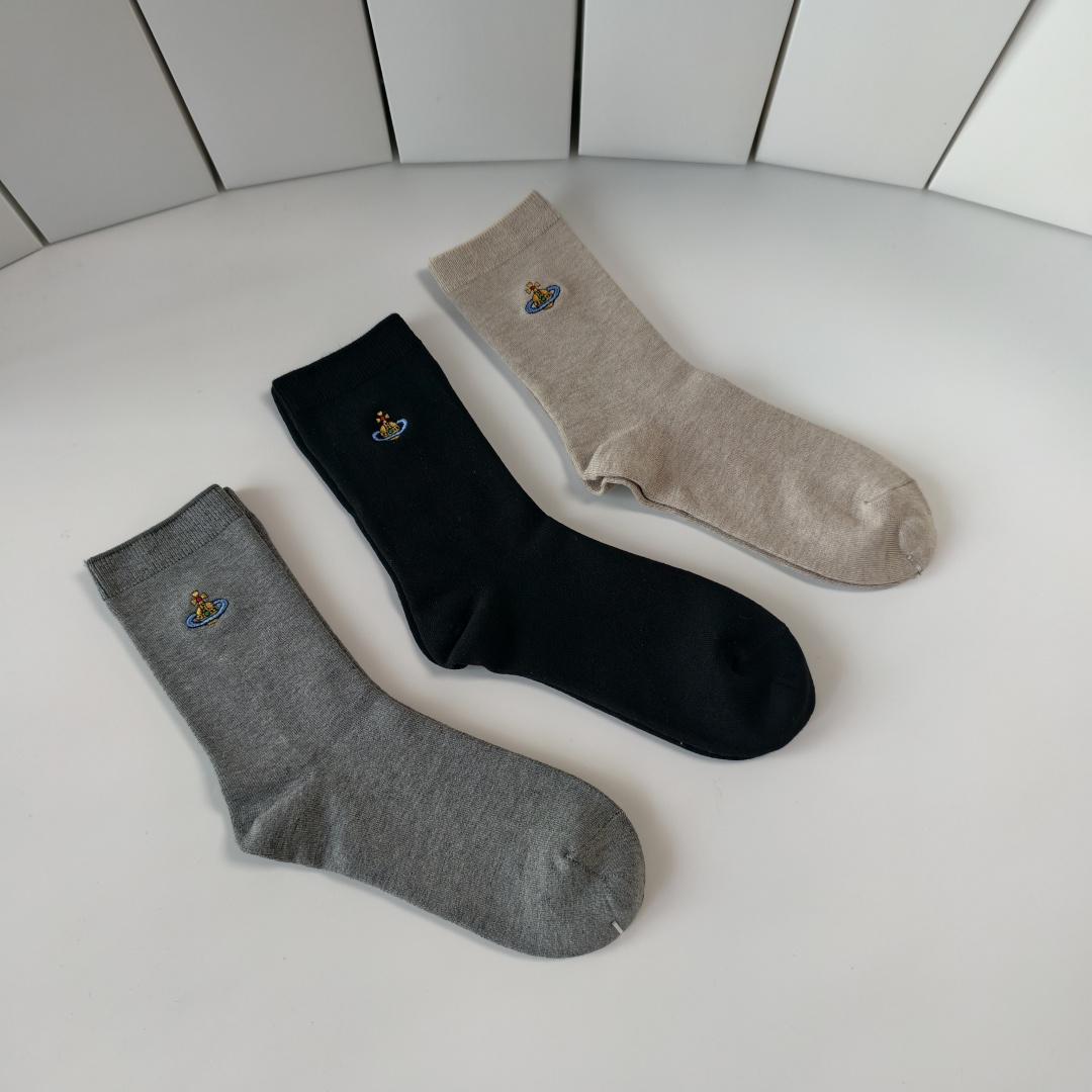 💛配包装西太后 新款刺绣经典中筒款堆堆袜袜子！一盒三双， 专柜同步筒袜袜子，💛大牌出街，潮人必备🔥超好搭