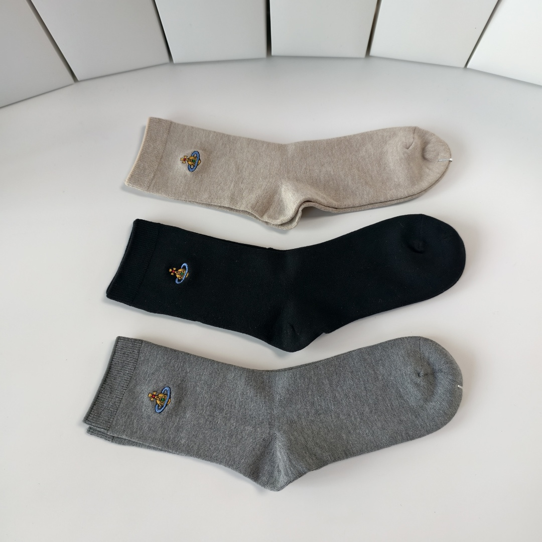 💛配包装西太后 新款刺绣经典中筒款堆堆袜袜子！一盒三双， 专柜同步筒袜袜子，💛大牌出街，潮人必备🔥超好搭