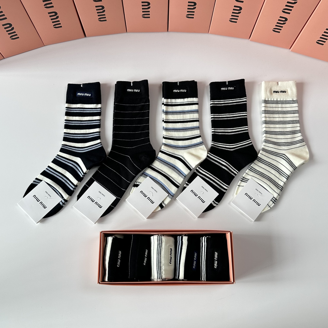 💛配专柜包装MiuMiu（缪缪）新款羊绒刺绣中长筒袜堆堆袜袜子！一盒五双，专柜同步筒袜袜子，💛大牌出街，