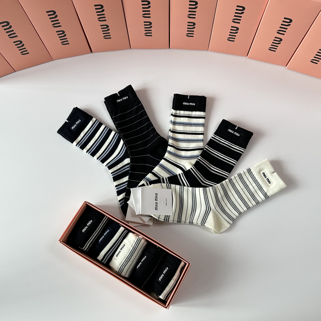 💛配专柜包装MiuMiu（缪缪）新款羊绒刺绣中长筒袜堆堆袜袜子！一盒五双，专柜同步筒袜袜子，💛大牌出街，