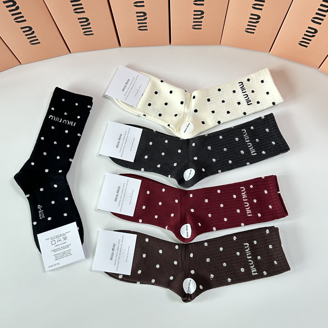 💛配专柜包装MiuMiu（缪缪）新款羊毛中长款堆堆袜袜子！一盒五双，专柜同步筒袜袜子，💛大牌出街，潮人必