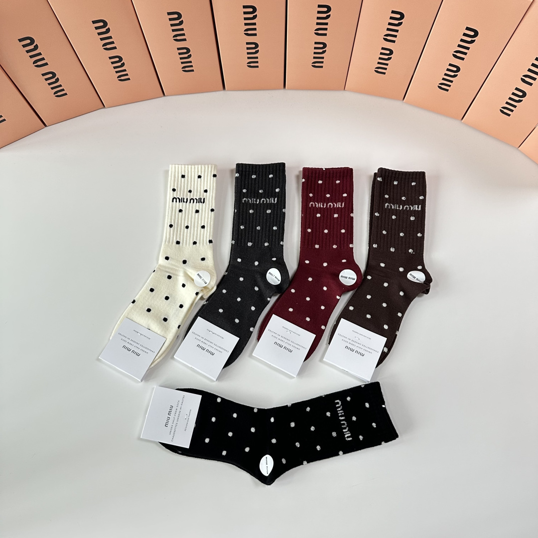 💛配专柜包装MiuMiu（缪缪）新款羊毛中长款堆堆袜袜子！一盒五双，专柜同步筒袜袜子，💛大牌出街，潮人必