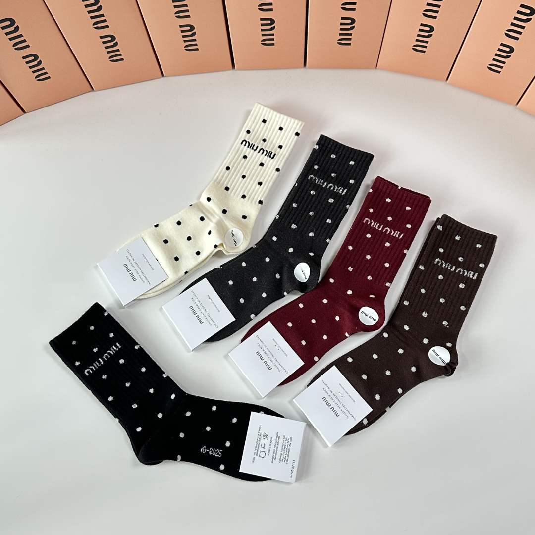 💛配专柜包装MiuMiu（缪缪）新款羊毛中长款堆堆袜袜子！一盒五双，专柜同步筒袜袜子，💛大牌出街，潮人必