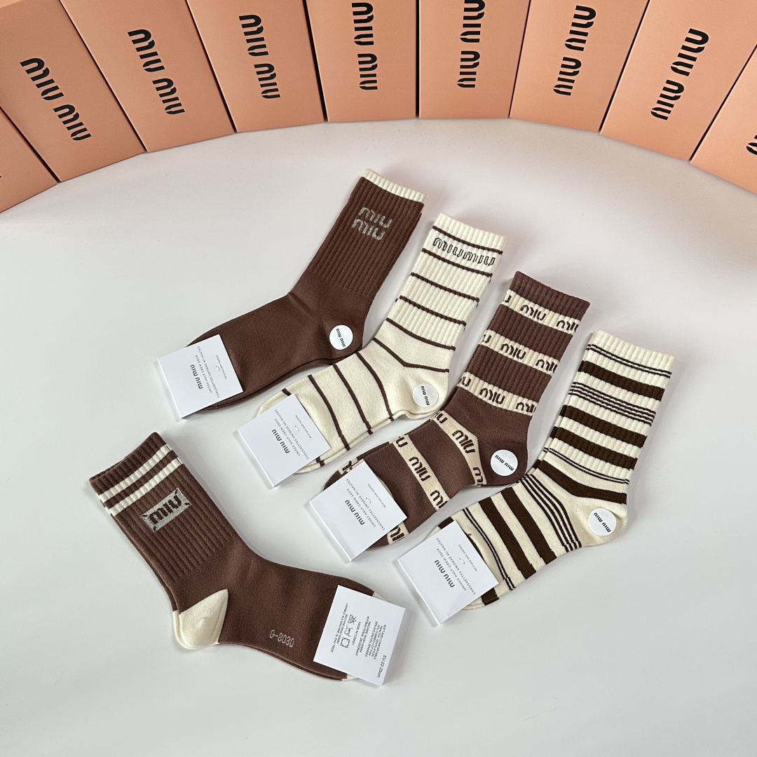 💛配专柜包装MiuMiu（缪缪）新款羊毛中长款堆堆袜袜子！一盒五双，专柜同步筒袜袜子，💛大牌出街，潮人必