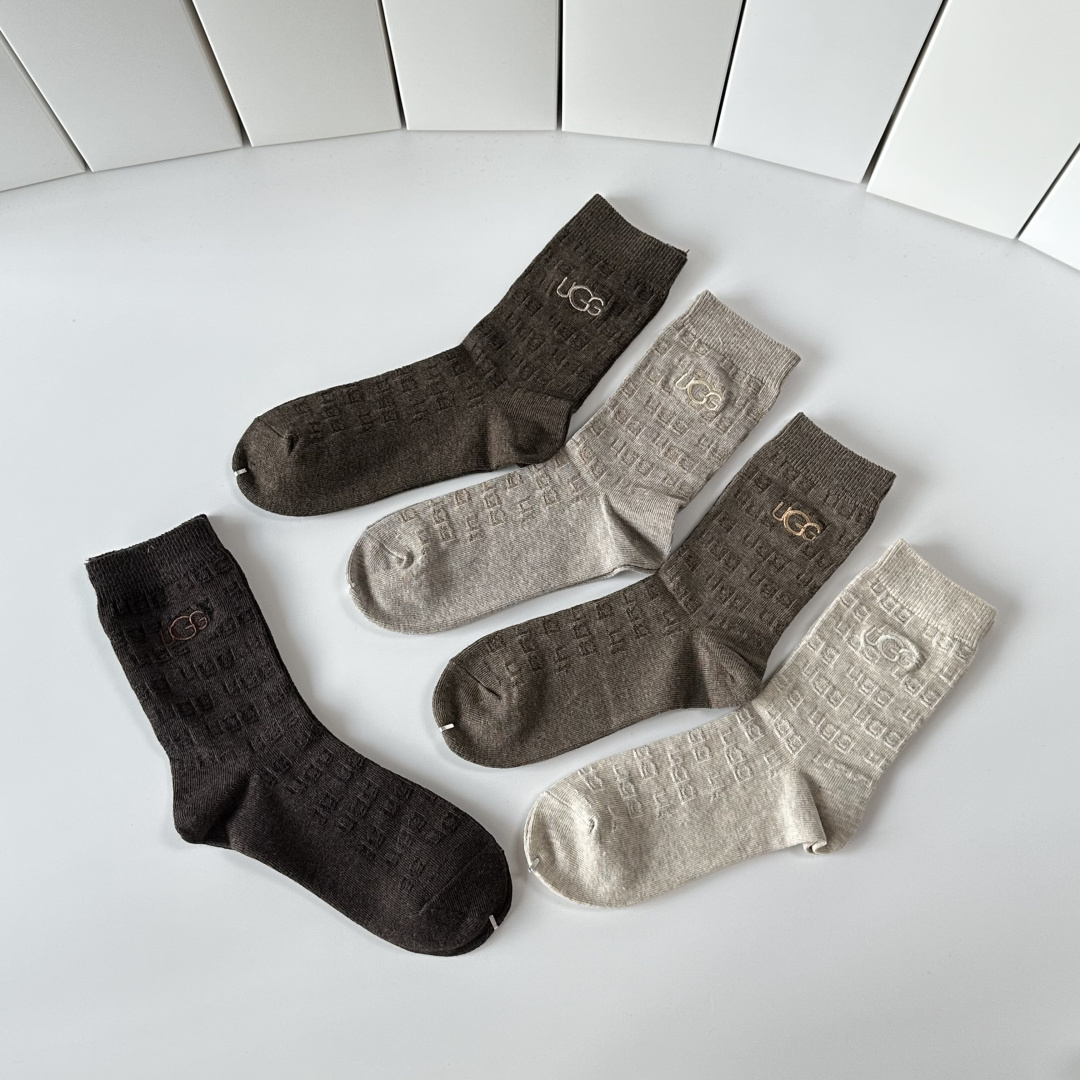 💛配包装UGG 新款羊绒刺绣中长款堆堆袜袜子！一盒五双， 专柜同步筒款袜子，💛大牌出街，潮人必备🔥超好搭