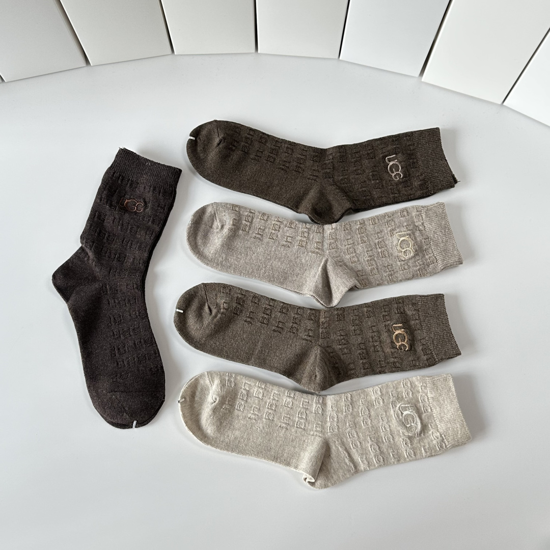 💛配包装UGG 新款羊绒刺绣中长款堆堆袜袜子！一盒五双， 专柜同步筒款袜子，💛大牌出街，潮人必备🔥超好搭