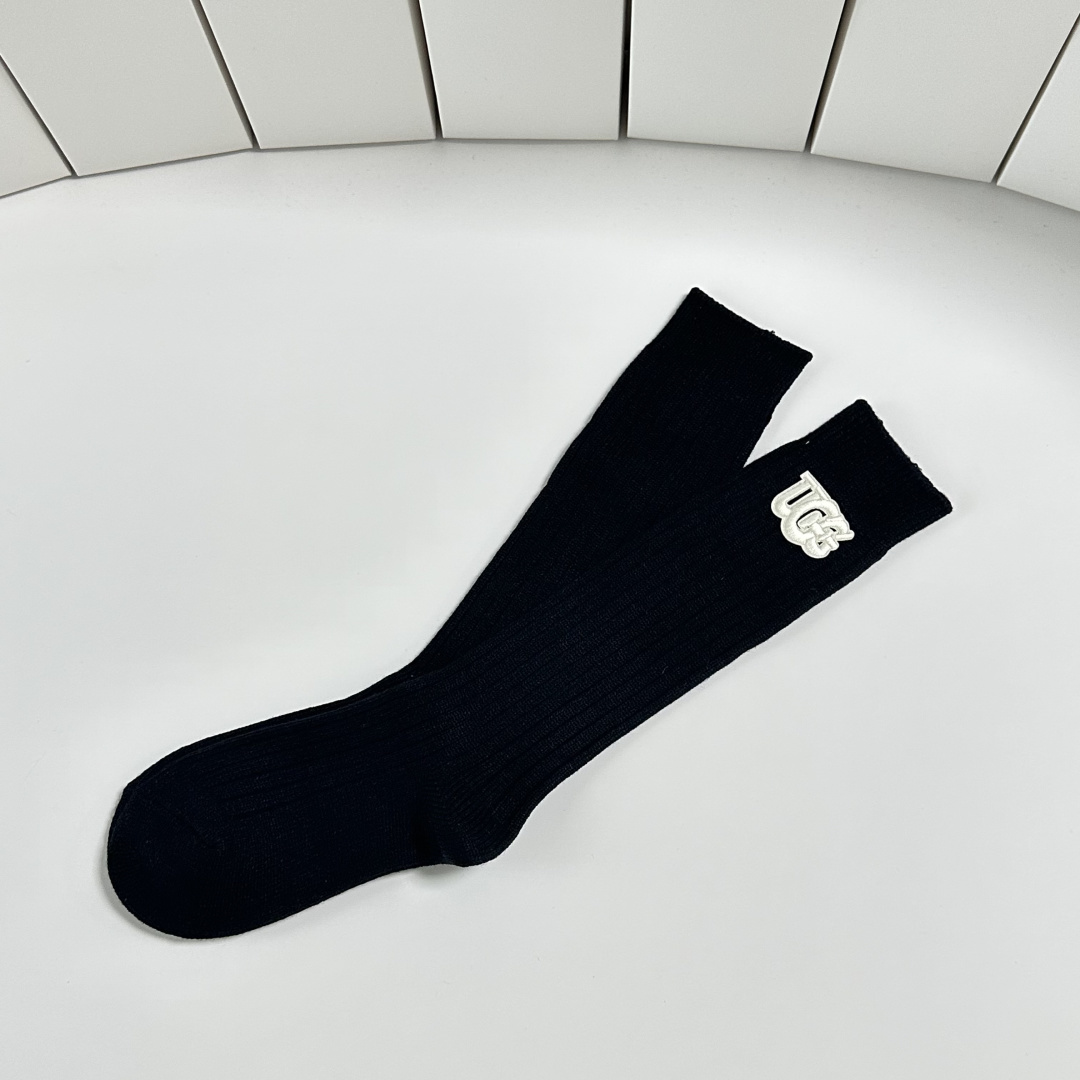 💛配包装UGG 新款经典小腿款饰品袜堆堆袜袜子！一盒一双， 专柜同步筒款袜子，💛大牌出街，潮人必备🔥超好