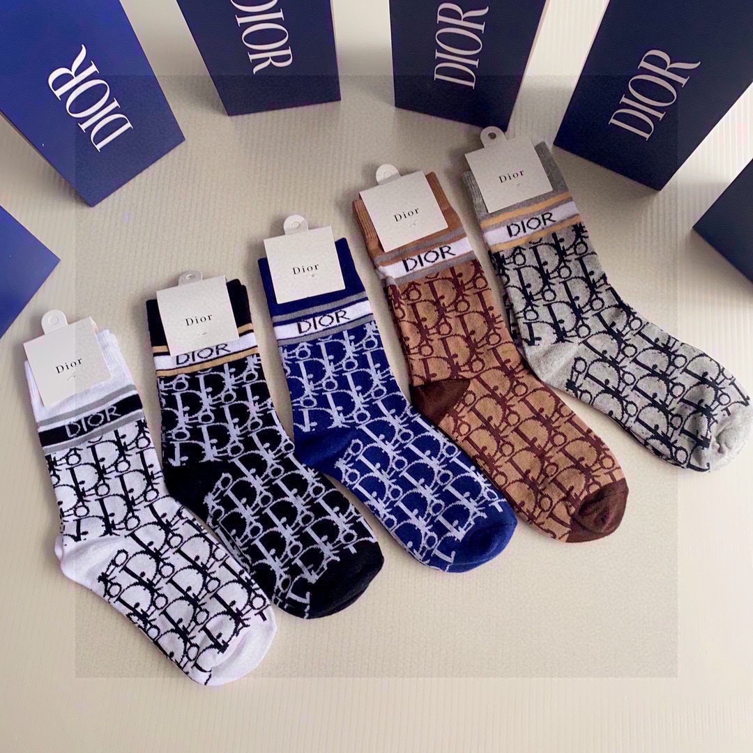 💛配专柜包装DIOR（迪奥）新款中长款堆堆袜袜子！一盒五双，专柜同步筒袜袜子，💛大牌出街，潮人必备🔥超好