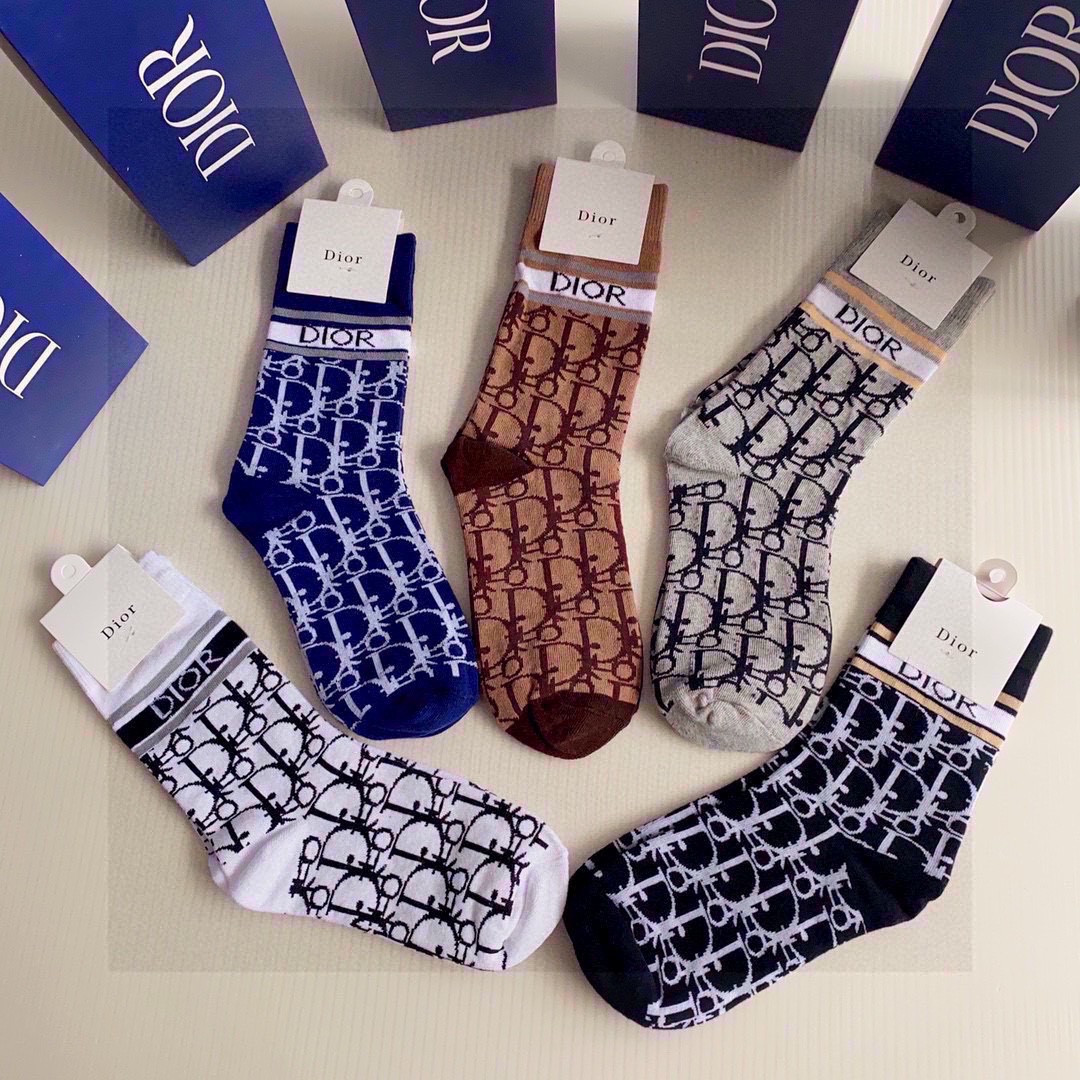 💛配专柜包装DIOR（迪奥）新款中长款堆堆袜袜子！一盒五双，专柜同步筒袜袜子，💛大牌出街，潮人必备🔥超好