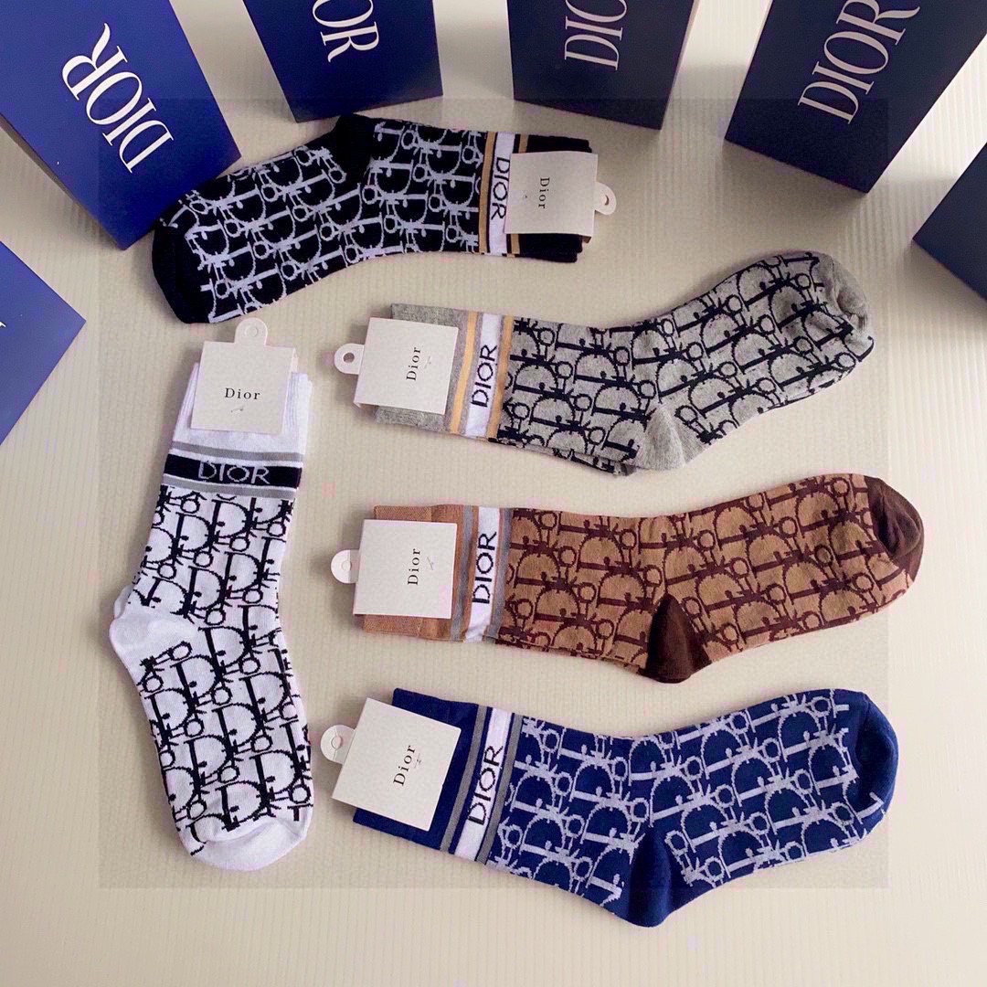 💛配专柜包装DIOR（迪奥）新款中长款堆堆袜袜子！一盒五双，专柜同步筒袜袜子，💛大牌出街，潮人必备🔥超好
