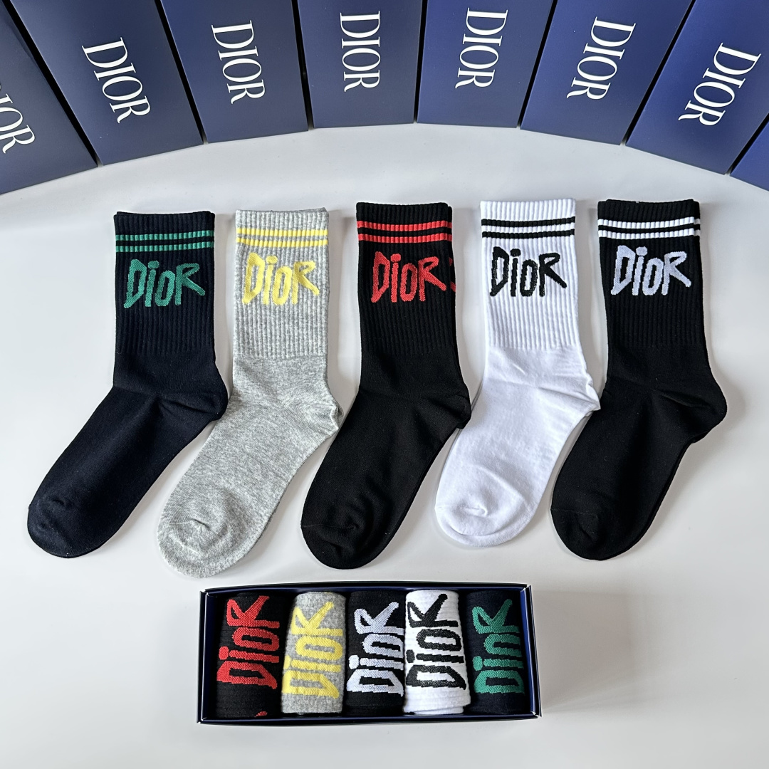 💛配包装DIOR（迪奥）新款中长款堆堆袜袜子！一盒五双， 专柜同步筒款袜子，💛大牌出街，潮人必备🔥超好搭