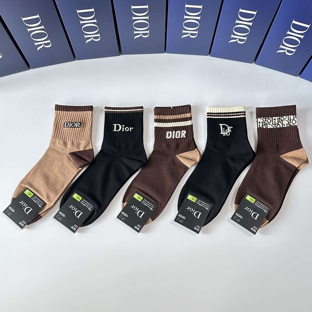 💛配包装DIOR（迪奥）新款中长款堆堆袜袜子！一盒五双， 专柜同步筒款袜子，💛大牌出街，潮人必备🔥超好搭