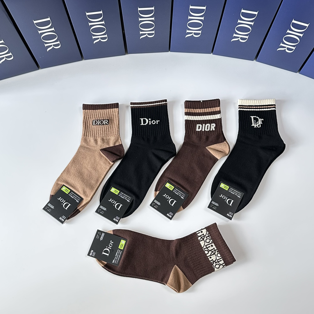 💛配包装DIOR（迪奥）新款中长款堆堆袜袜子！一盒五双， 专柜同步筒款袜子，💛大牌出街，潮人必备🔥超好搭